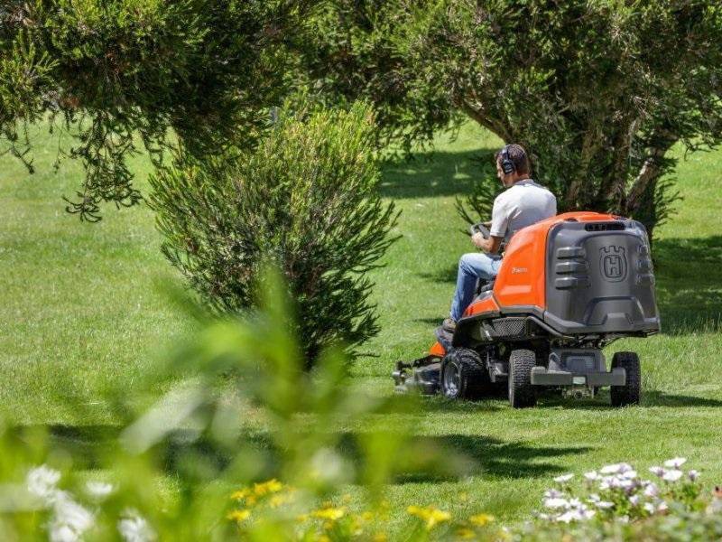 Райдер HUSQVARNA RC 318T с травосборником 9676287-01